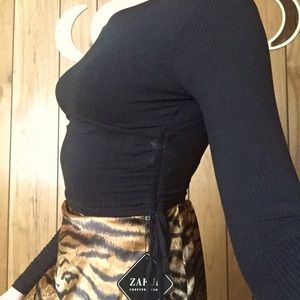 Long sleeve black cropped shirt